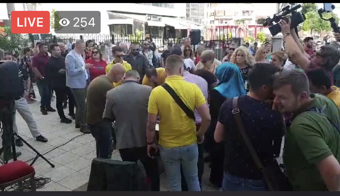 SHKODER/ Protesta per Teatrin, qindra firma per peticionin