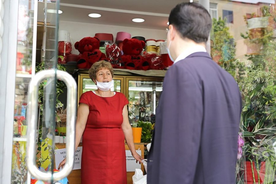 FOTOT/ Basha viziton bizneset në Tiranë: Xhepat e shqiptarëve janë shkundur nga pandemia ekonomike e qeverisë Rama