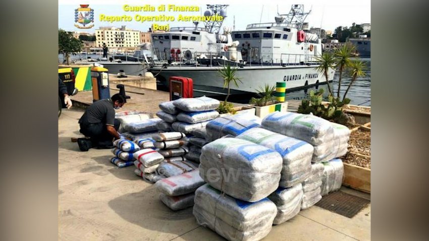 VIDEO/Transportoi me skaf nga Shqipëria gjysëm ton droge, zbulohet shqiptari në Itali
