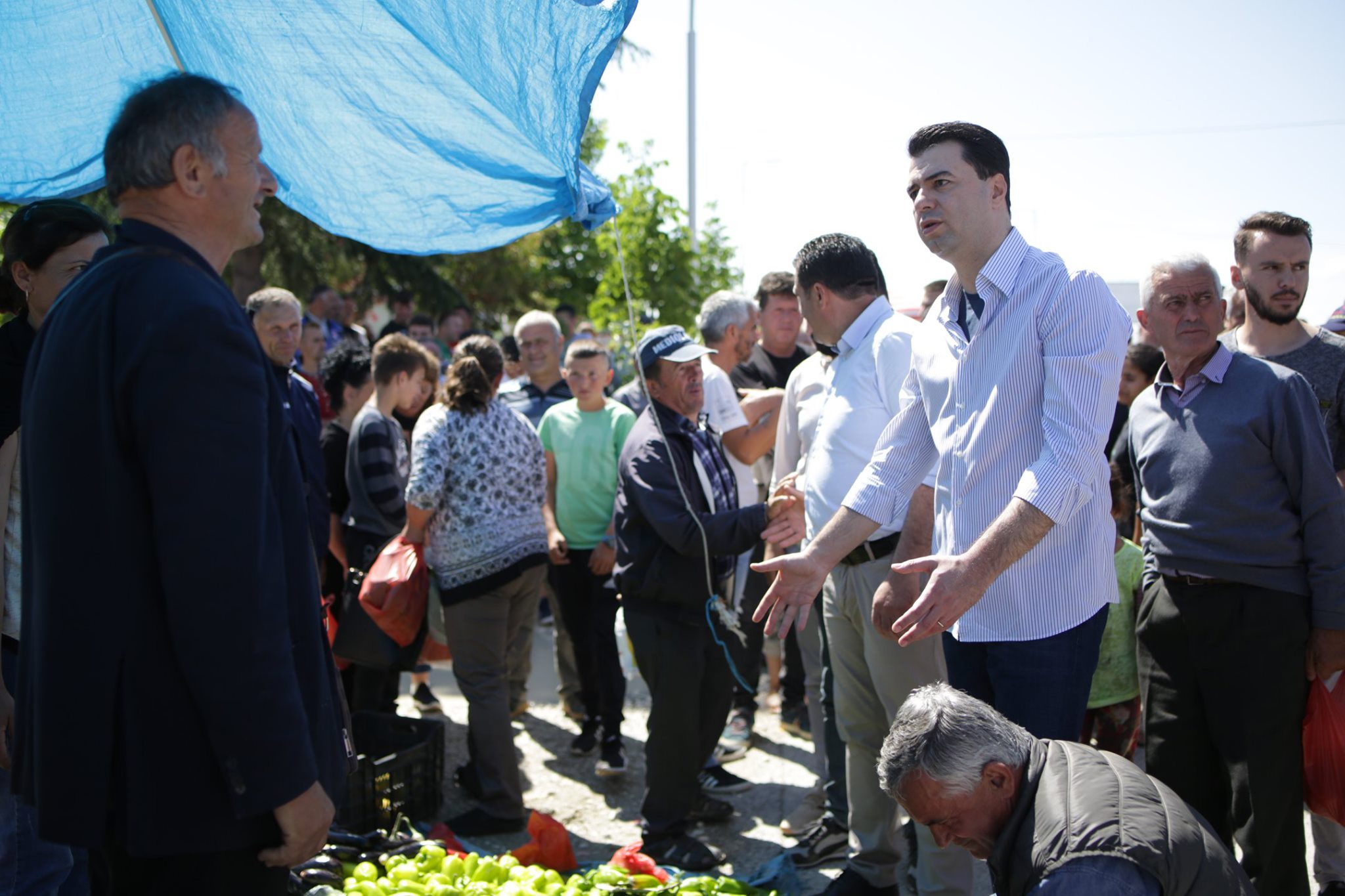 FOTO/Basha i bindur pas bisedave: RAMAVIRUSI e ka çuar drejt katastrofës situatën e fermerëve