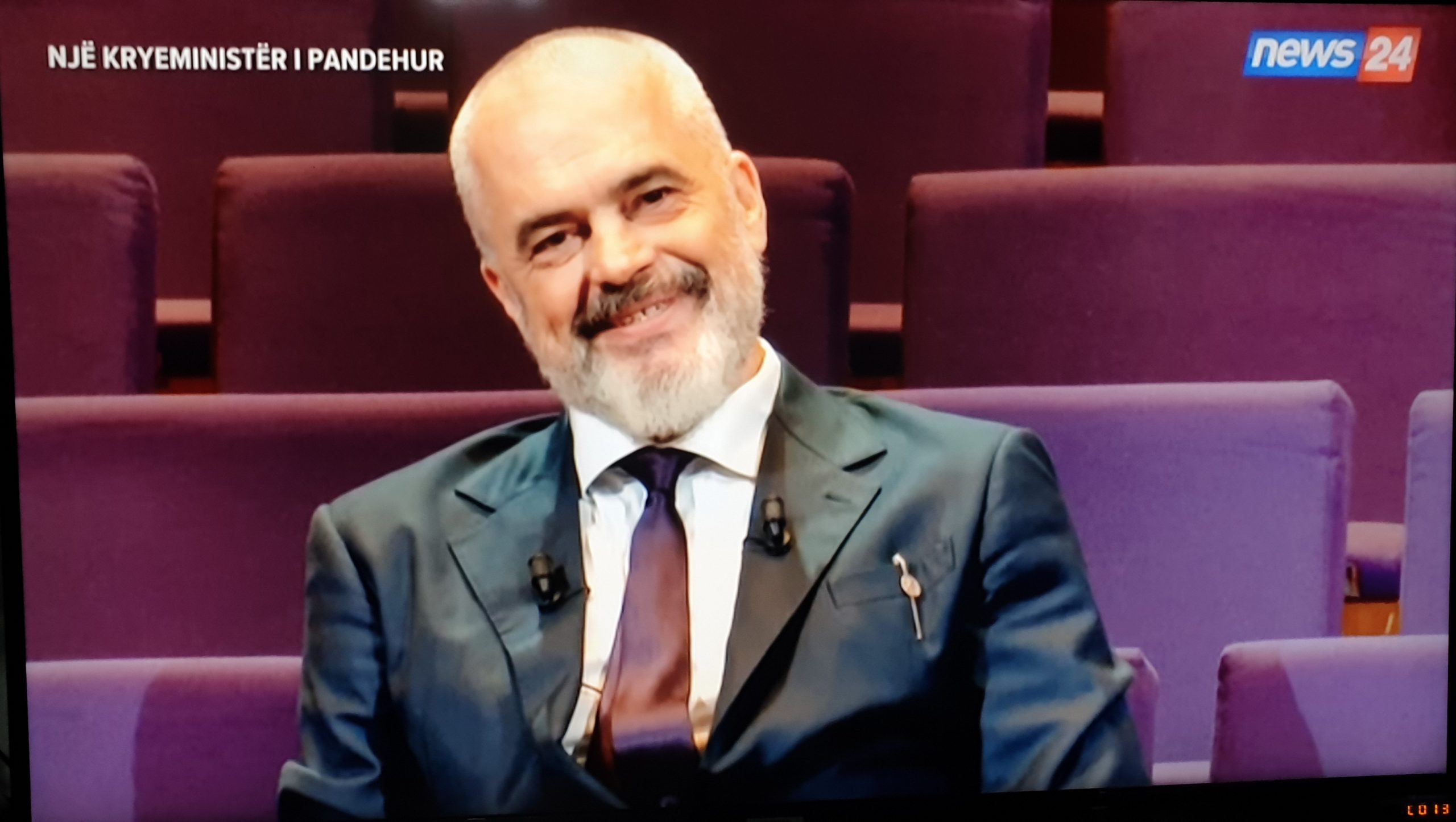 “Edi Rama si spektatori dhe aktori i vetëm i Teatrit”