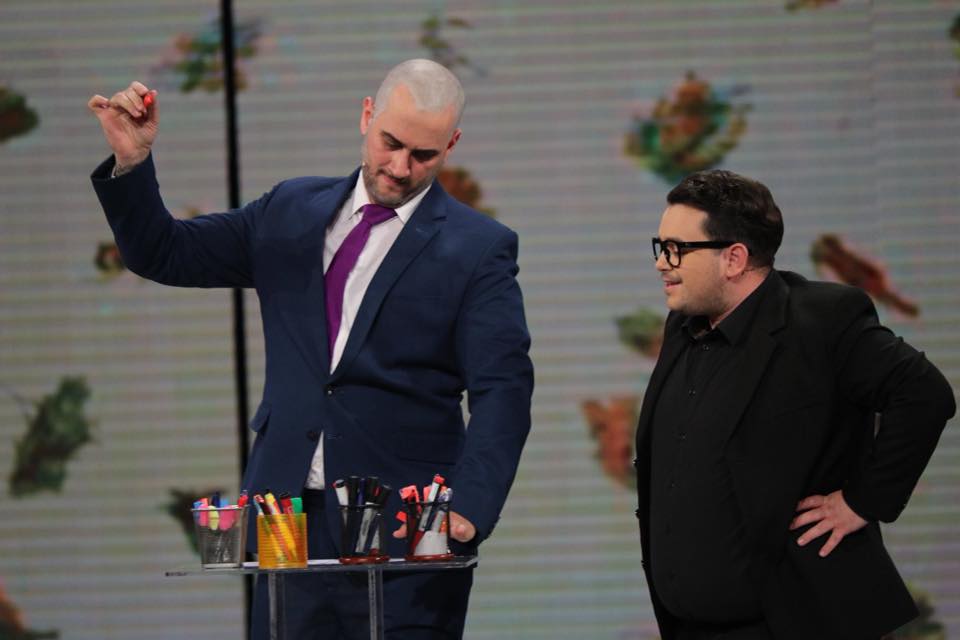 ‘Edi Rama’ në skenë kundër Edi Ramës në Surrel: Nuk jam dele, nuk të bindem