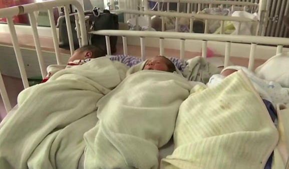 Tmerr në Afganistan, sulm në maternitet, mes viktimave foshnja dhe nëna