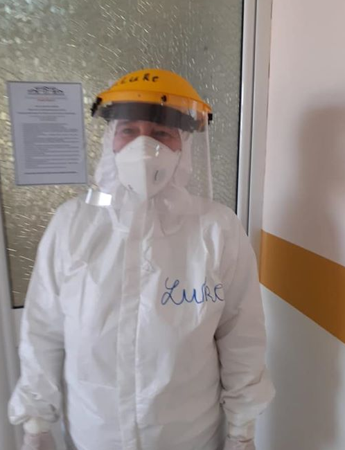 FOTO/Jo dedikime dhe lule për infermierët, rritje rrogash për heronjtë tanë të palodhur gjatë koronavirusit