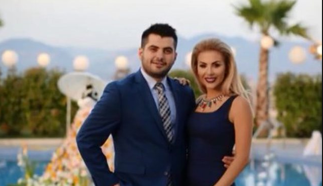 E fejuar me djalin e ish-deputetit të LSI, këngëtarja shtatzënë për herë të parë