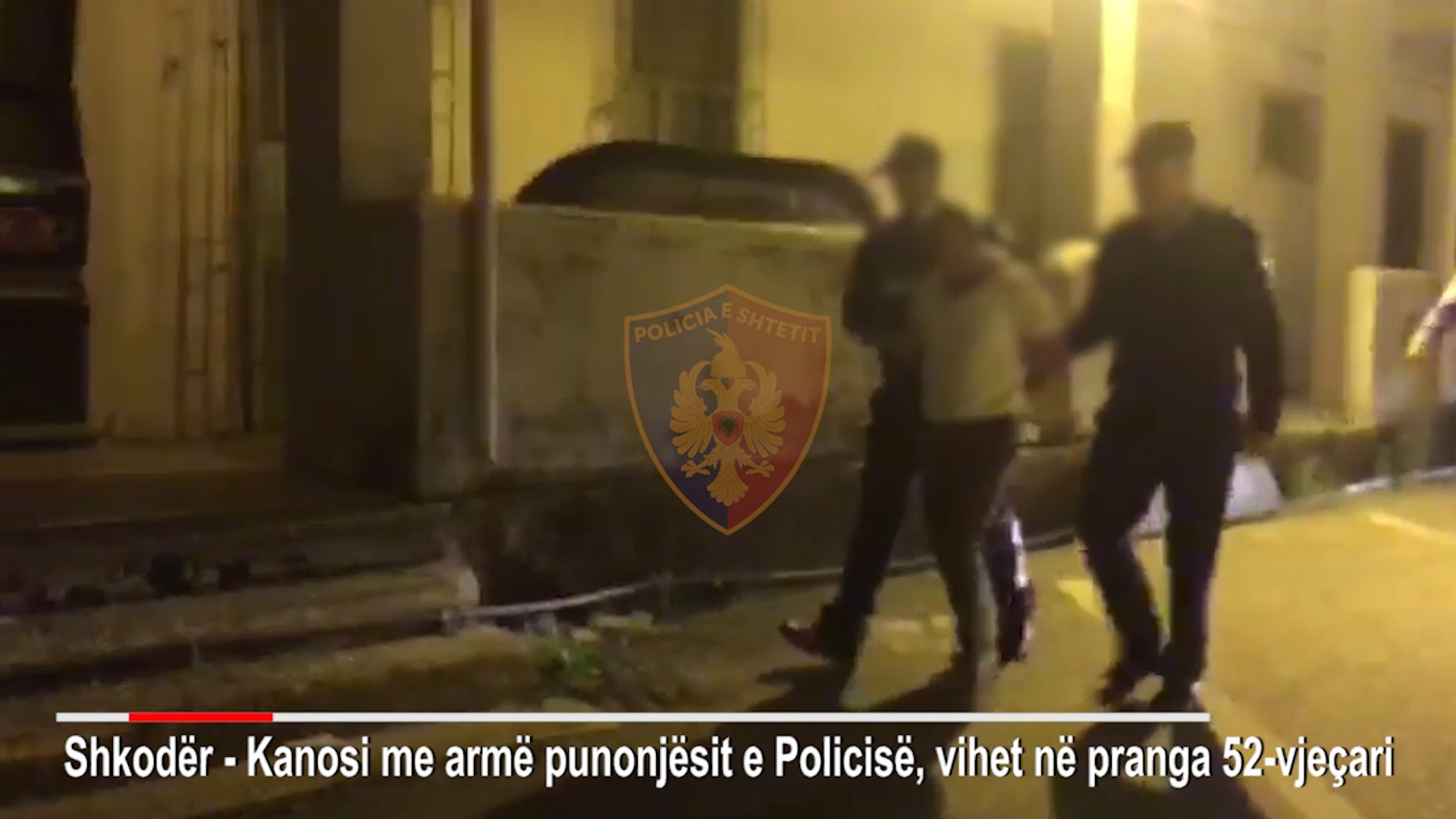 VIDEO/Kërcënoi punonjësit e policisë, 52-vjeçarit i sekuestrohen 2 armë gjahu