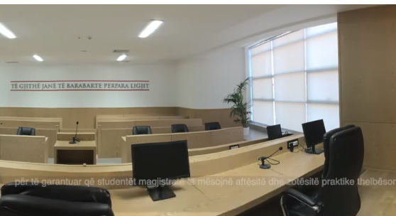 VIDEO/Dalin pamjet nga salla moderne e gjyqit, Ambasada Amerikane mbështetet tek te gjyqtarët e rinj për suksesin e reformës