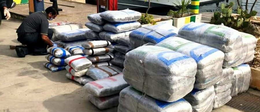 Policia jep detajet: 4 tone marijuane, 17 te arrestuar