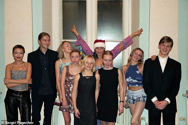 Publikohen për herë të parë fotot ‘sekrete’, dalin në publik vajzat e Vladimir Putin nga martesa e parë