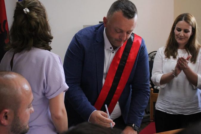 E denoncoi PD/Prokuroria për kryebashkiakun: Malaj i dënuar, por ligji nuk e penalizon të ushtrojë detyrën