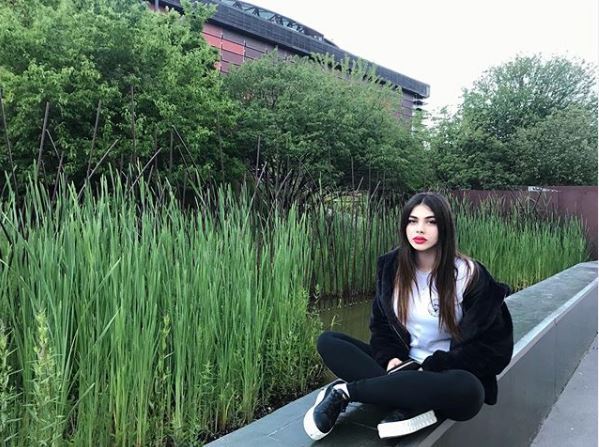 Edhe vajza e deputetit socialist mesazh ministres Shahini: Po talleni me djersën tonë, revolta nuk është lëvizje opozitare