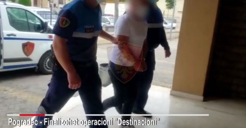 U kap me emigrantë të paligjshëm në furgon, nuk tolerohet 35-vjeçari në Pogradec