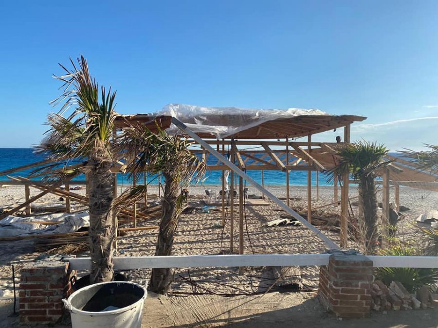 IKMT zbarkon në Dhërmi, shemb objekte dhe merr masa ndaj pronarëve