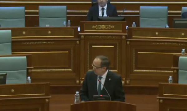 EMRAT/ Kryeministri Avdullah Hoti prezanton ministrat e tij