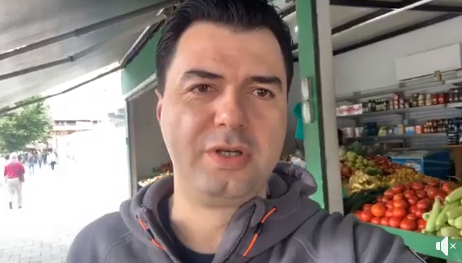 VIDEO/Basha vijon takimet në kryeqytet: Rama bën paratë tuaja rrush e kumbulla me udhëtime me çarter