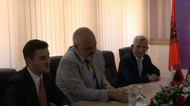 Rama nis turin e takimeve në Kosovë: Në Prishtinë për të mësuar më shumë pas fletë-rrufesë speciale
