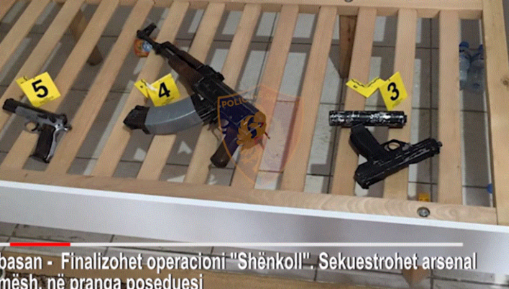 VIDEO/Çfarë gjeti policia në shtëpinë e të kërkuarit Ervis Daka, dalin pamjet nga operacioni i policisë