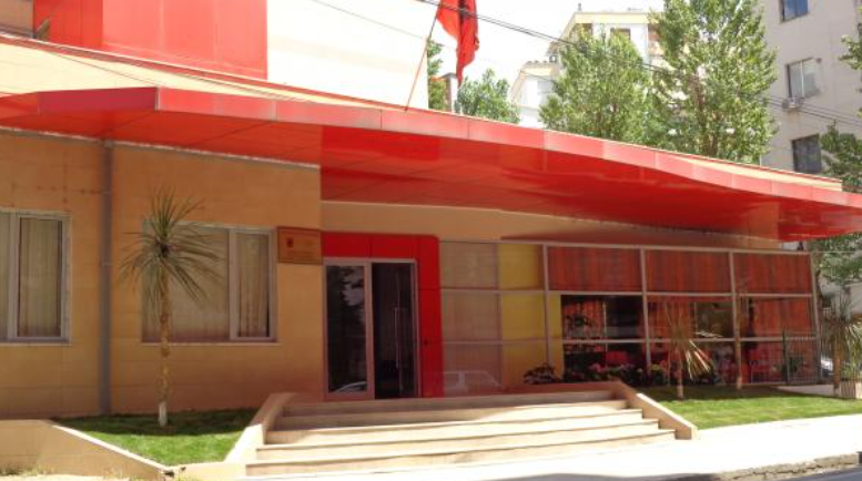 Fondi i Sigurimeve të Kujdesit Shëndetësor në karantinë, pozitivë 5 punonjës