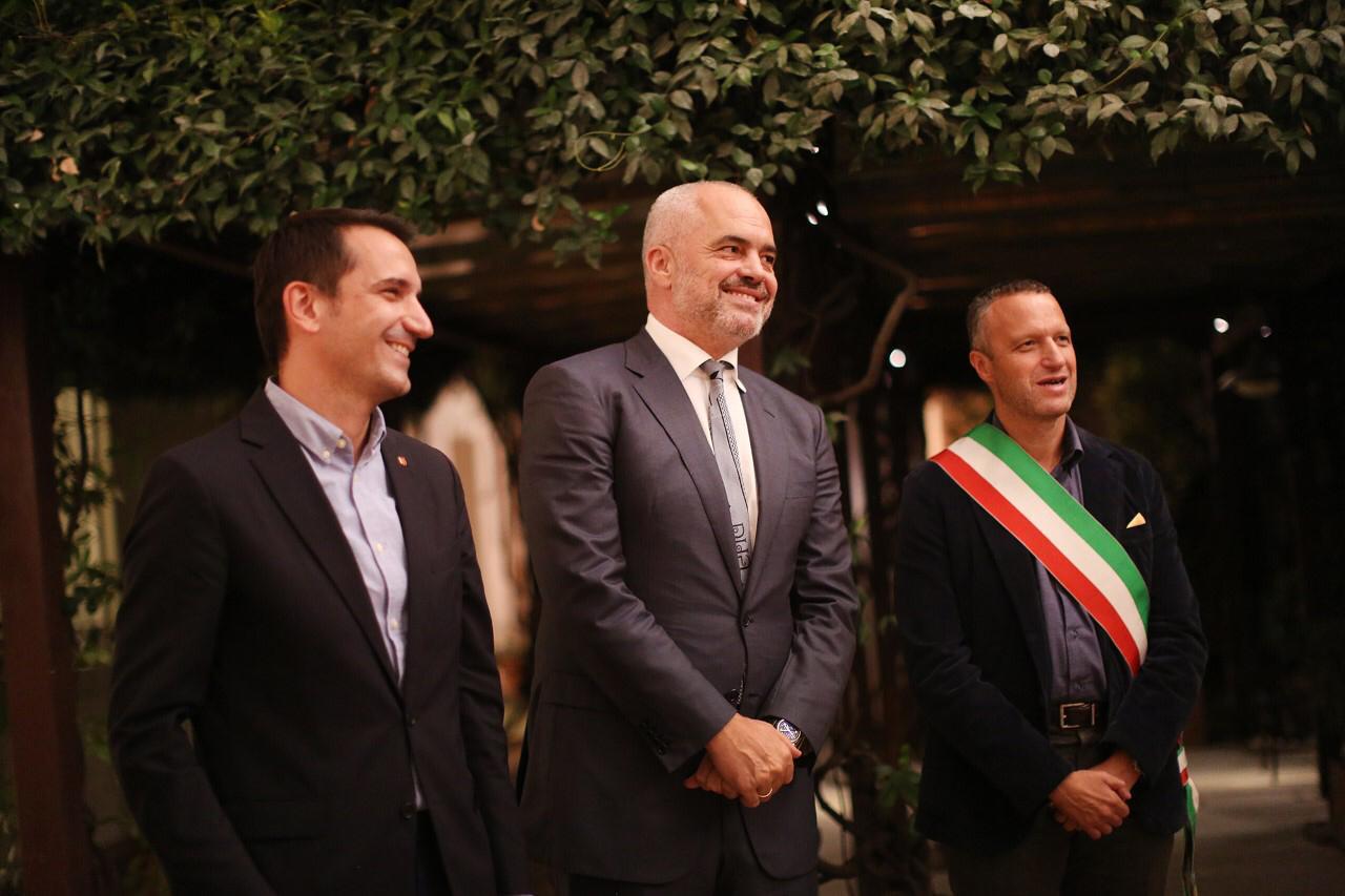 Thirrja e PD-së: Kompania e pastrimit në Tiranë pastron paratë e Ndraghetës, SPAK të hetojë