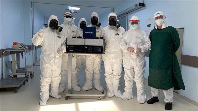 Turqia një hap para me metodat e reja, shëron pacientin me COVID me terapi me rreze