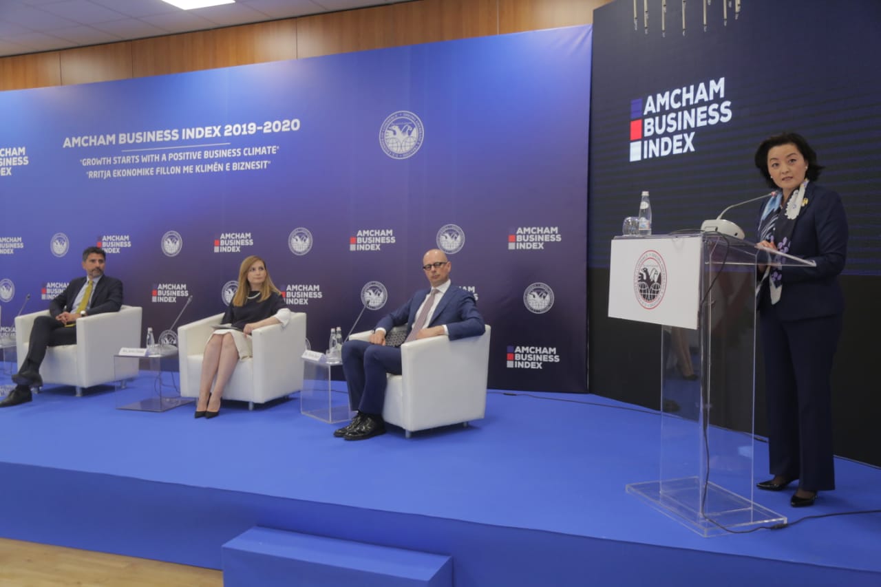 “Tregu po monopolizohet”, Tabaku flet hapur para ambasadores: Betejë me korrupsionin, ekonomia në krizë