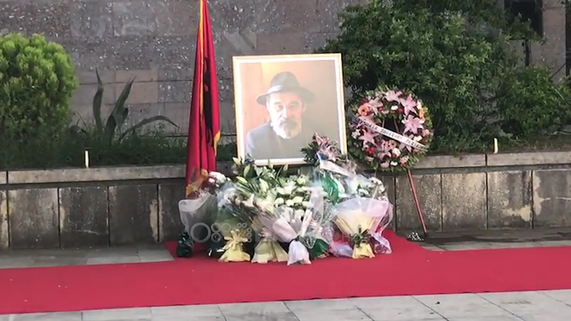 Lamtumira e fundit për Moikom Zeqo, djali i tij mesazh prekës mes lotësh