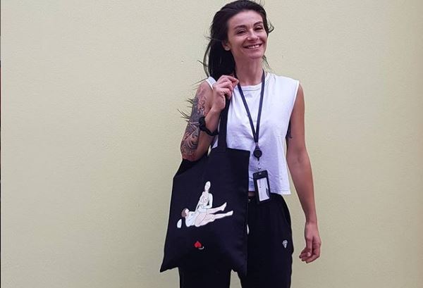 Shokon blogerja e njohur shqiptare: Ministrat e deputetët paguajnë deri 2000 euro për marrëdhënie seksuale