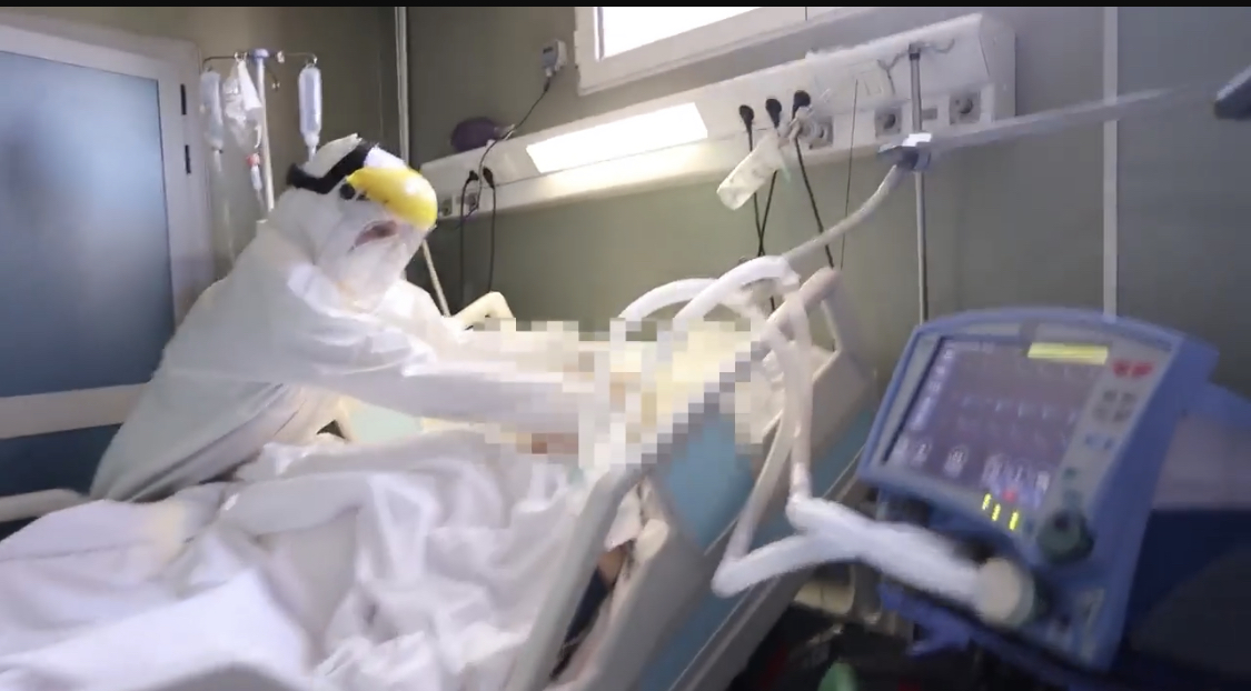 VIDEO, PAMJE TE RENDA/ Ministrja Manastirliu transmeton pamje nga brenda Infektivit