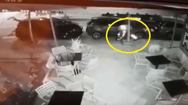 Ndodh në Elbasan, i riu thyen arrestin e shtëpisë dhe vjedh lokalin