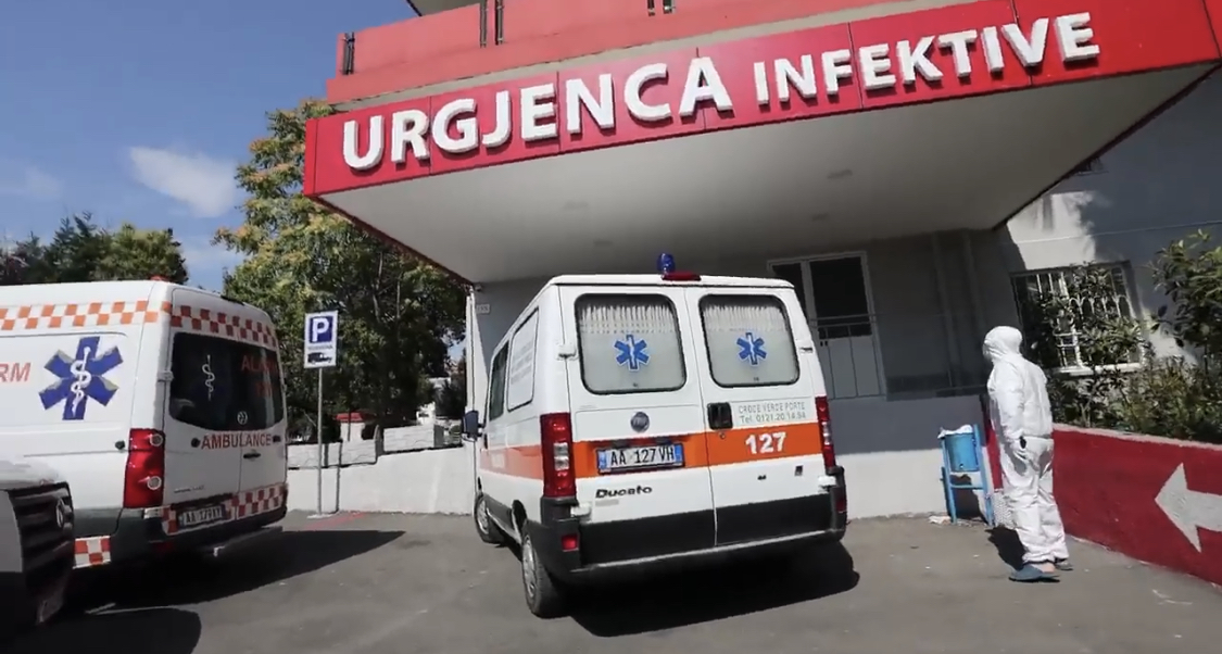 VIDEO, PAMJE TE RENDA/ Ministrja Manastirliu transmeton pamje nga brenda Infektivit