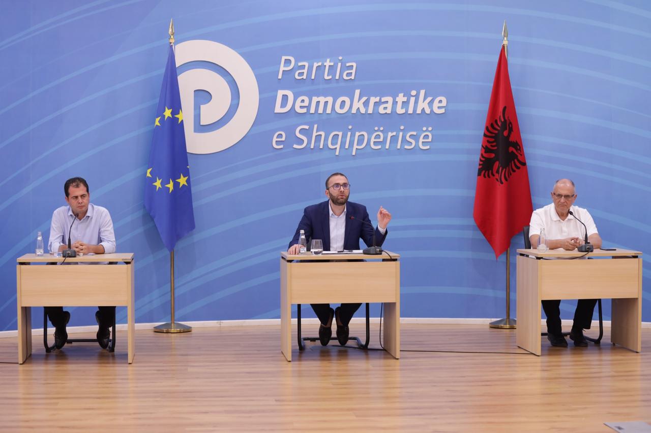 Bylykbashi nxjerr një shembull të fletës së votimit: Pse është e mundur hapja e listave dhe formula aktuale e koalicioneve