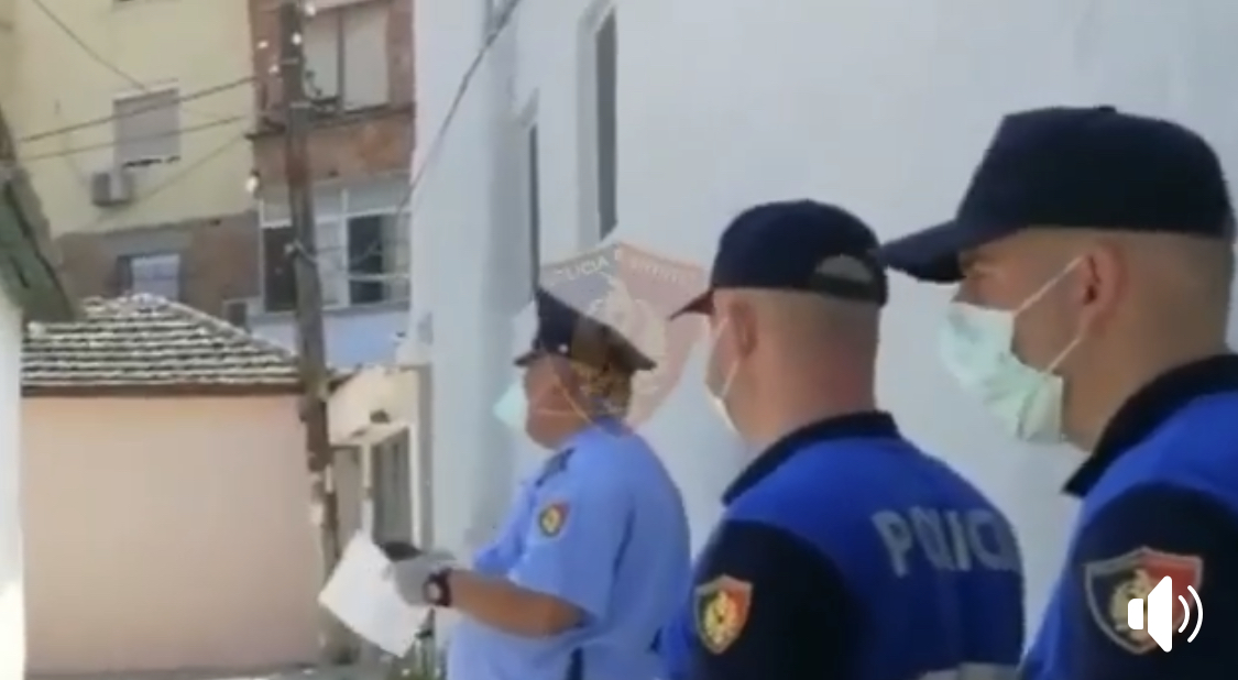 VIDEO/ Policia, kontroll ne shtepite e personave te konfirmuar me koronavirus