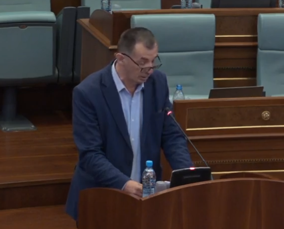 Deputeti del pozitiv me Covid-19, dje ishte prezent në seancë plenare në Kuvend