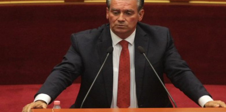 Akuza e fortë e deputetit: Disa deputetë opozitarë kanë votuar në emër të kolegëve për ndryshimet kushtetuese