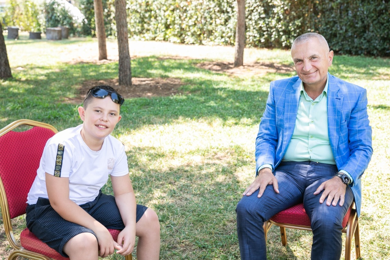 FOTOLAJM/Meta pret Alvin Berishën dhe babanë e tij,12-vjeçari ka ndryshuar shumë