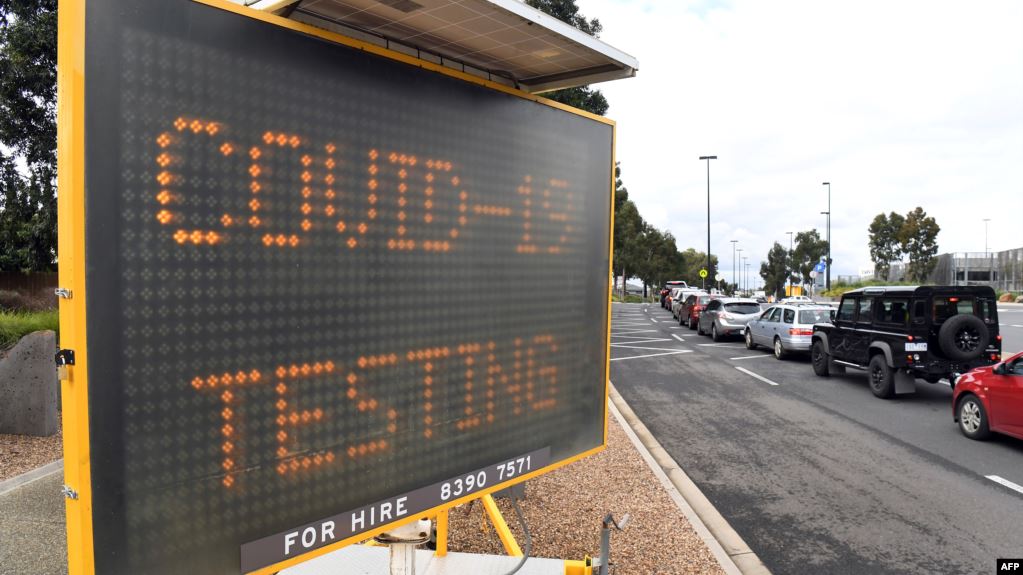 KORONAVIRUSI/Melburni i Australisë rikthehet në izolim