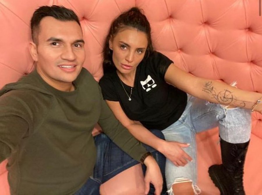 Dashuria – Biznesmeni turk gdhend në trup emrin e Gentës