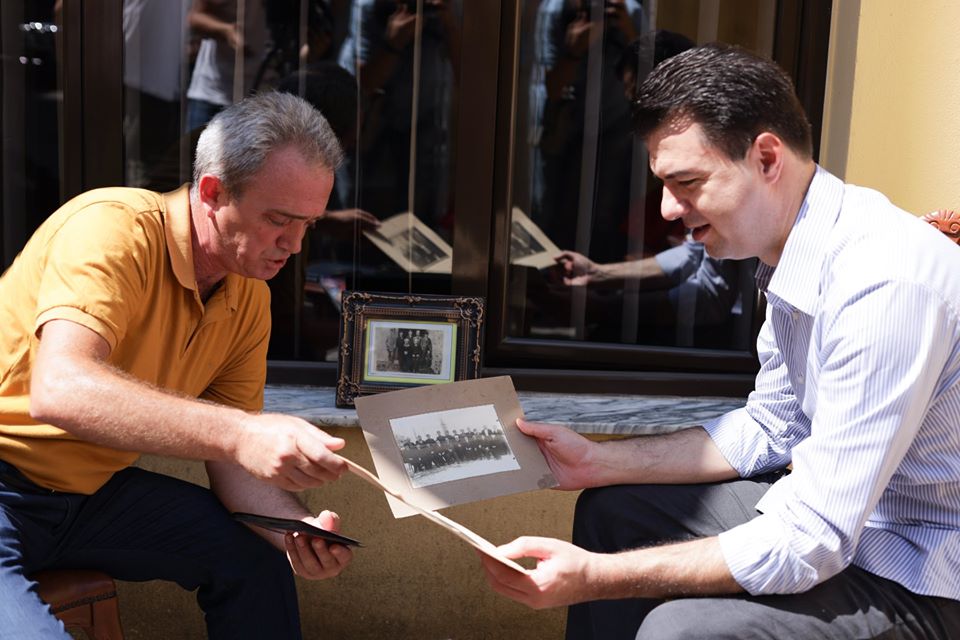 FOTO/Basha viziton familjarët e patriotit të shquar Sherif Osman Langu: La pas gjurmë të pashlyera!