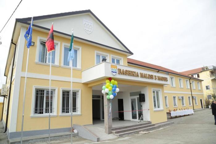 Koronavirusi ‘shpërthen’ në administratë, mbyllet Bashkia e Malësisë së Madhe