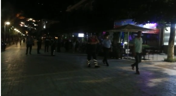 Aksion për mbylljen e lokaleve në Berat, pronarët konfliktohen me policinë