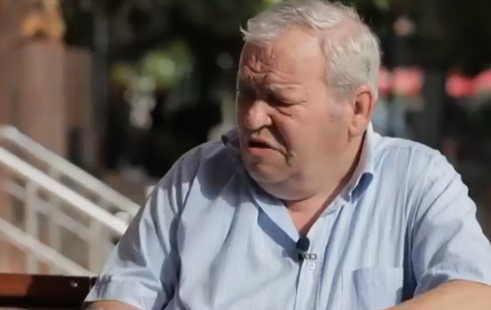 VIDEO/Humori i ditëve të sotme, Besnik Çinari përgjigjet i prerë: Nuk e ndjek