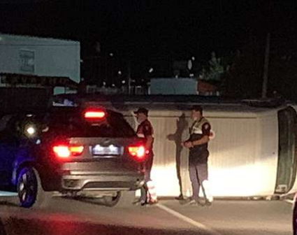 Aksidenti – Furgoni përmbyset në rrugë në aksin Gjirokastër – Kakavijë