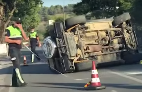 Gjirokastër, fuoristrada del nga rruga e përmbyset