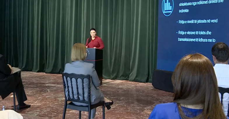 VIDEO/Çelet gara për koncesionin, Milot-Fier për 1 orë e 15 minuta me segmentin e ri