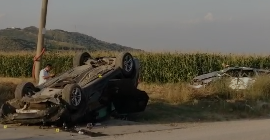 3 persona në gjendje të rëndë pas një aksidenti në Peqin