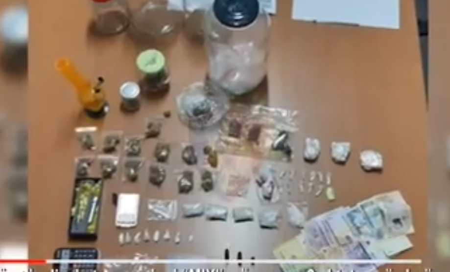 VIDEO/2 persona në pranga, shpërndanin të gjitha llojet e drogës në rrugët kryesore të Tiranës