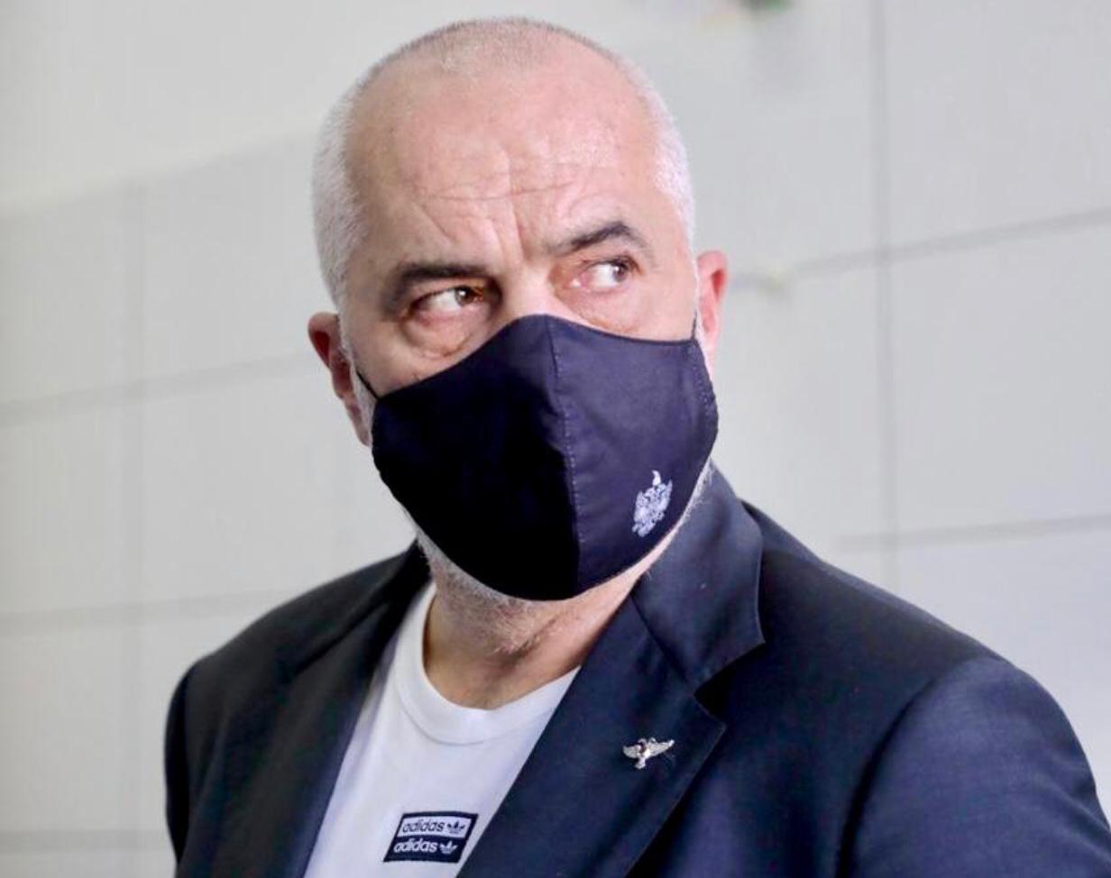 Rama shfaqet me maskë dhe apelon: Mbajeni në ambientet e mbyllura