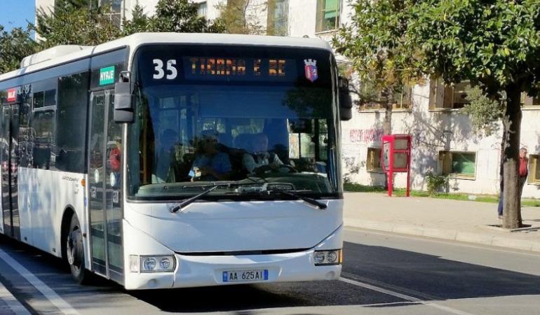 Çfarë do të ndodhë me transportin urban gjatë javës? Shoqata e Transportit merr vendimin nesër