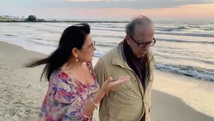 VIDEO/Rikthehet Ismail Kadare, kush e shoqëron buzë detit