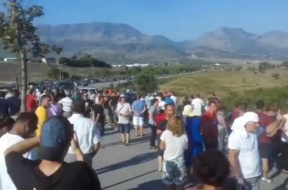 Kakavije, pala greke mbyll kufirin, situate emergjente humanitare per mijera udhetare te bllokuar